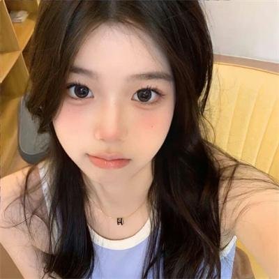 香骨未应春雪妒